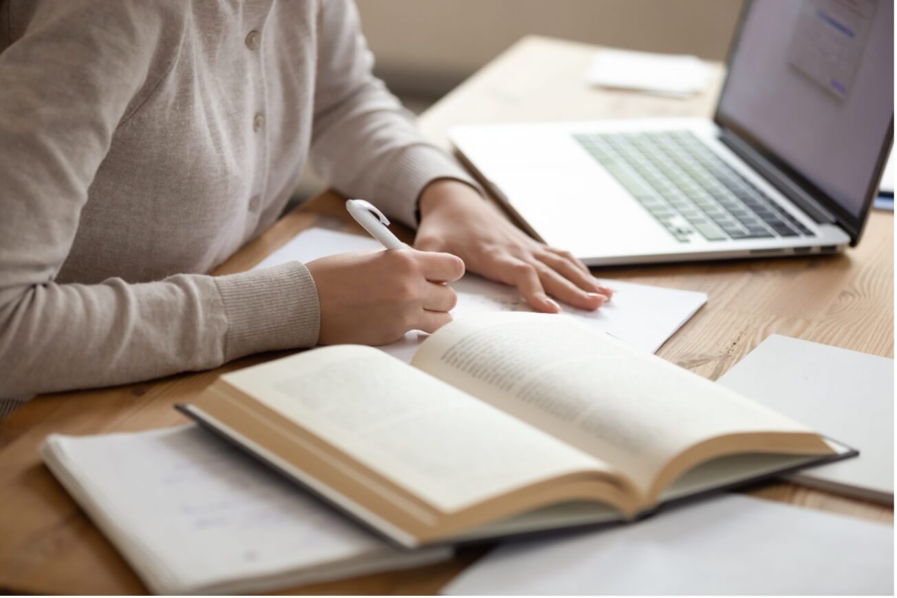 大学の課題レポートの書き方 おすすめの本も紹介 Hataraction